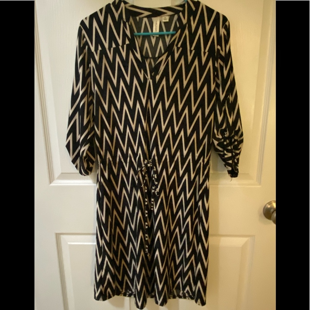 Black & White Chevron 3/4 length sleeve dress. Size Small